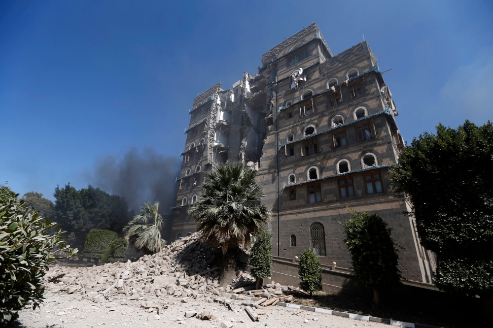 A picture taken on December 5, 2017, shows the damage after a reported air strike carried out by the Saudi-led coalition targeted the presidential palace in Yemen's Huthi rebel-held capital Sanaa. Saudi-led warplanes pounded the rebel-held capital before dawn after the rebels killed former president Ali Abdullah Saleh as he fled the city following the collapse of their uneasy alliance, residents said. / AFP
