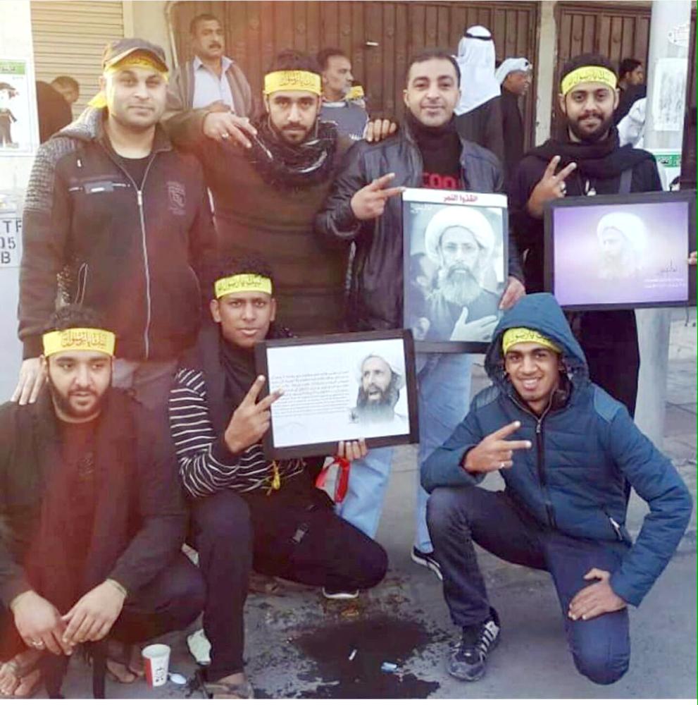 



الإرهابي ميثم القديحي مع العمار وعدد من الهالكين من الإرهابيين، منهم حسن العبدالله وسلمان الفرج والصويمل في صورة واحدة.