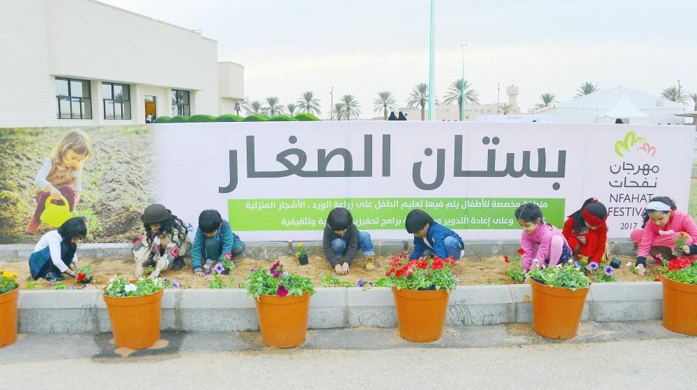 



المشاركون في فعالية «بستان الصغار» بمهرجان البكيرية.