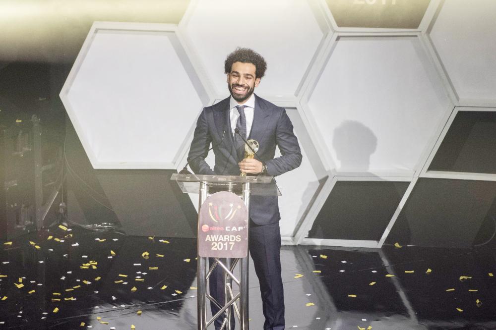 



محمد صلاح لحظة تتويجه بجائزة أفضل لاعب في أفريقيا 2017.