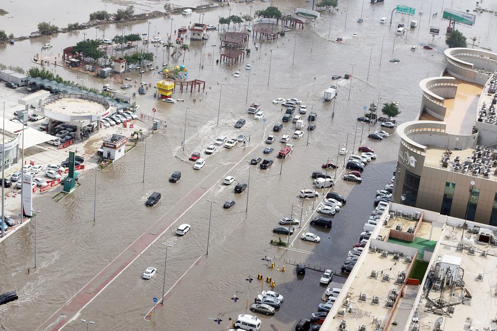 



أمطار هطلت على جدة وأحدثت اضرارا بها. (تصوير: ناصر محسن)