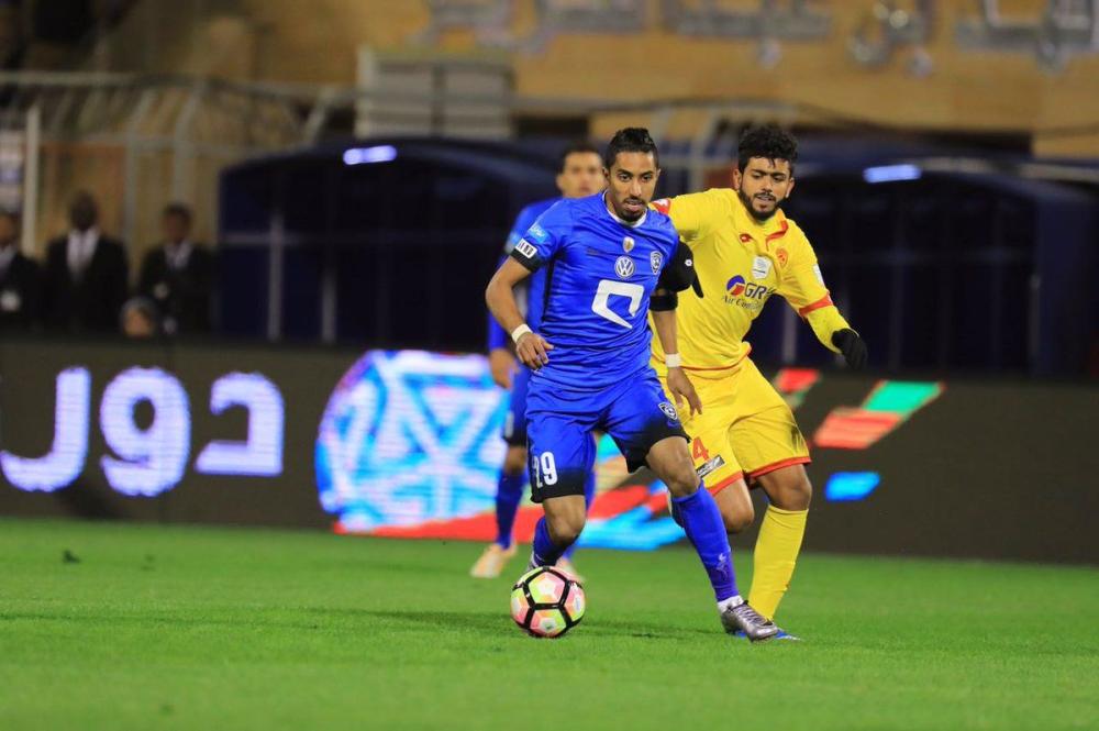 مواجهة سابقة بين لاعب القادسية النجار ولاعب الهلال الدوسري