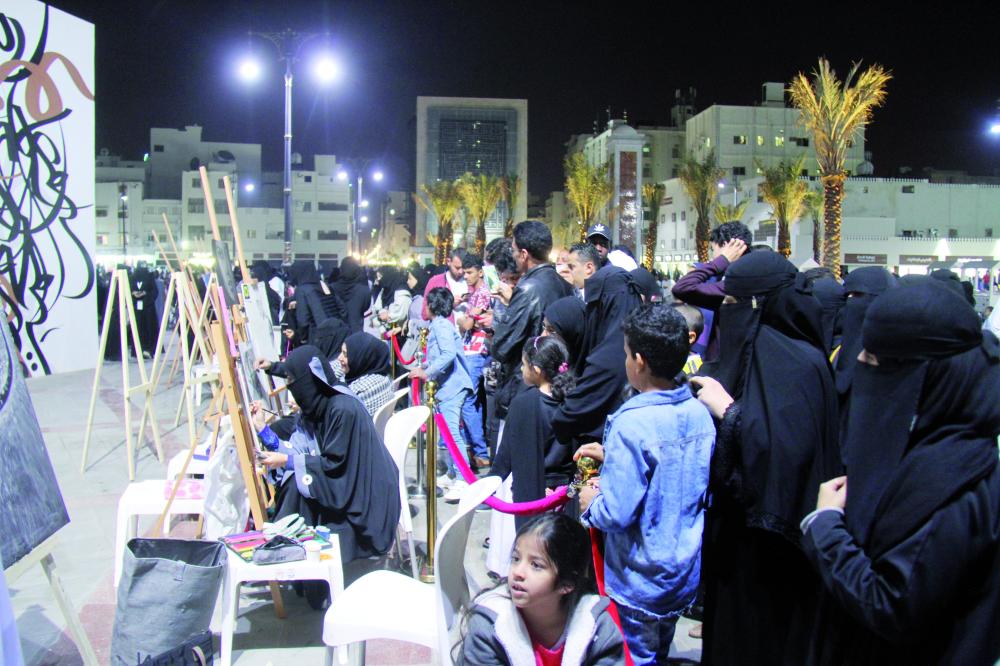 



الرسم الحر أمام الجمهور ضمن فعاليات «جادة قباء».