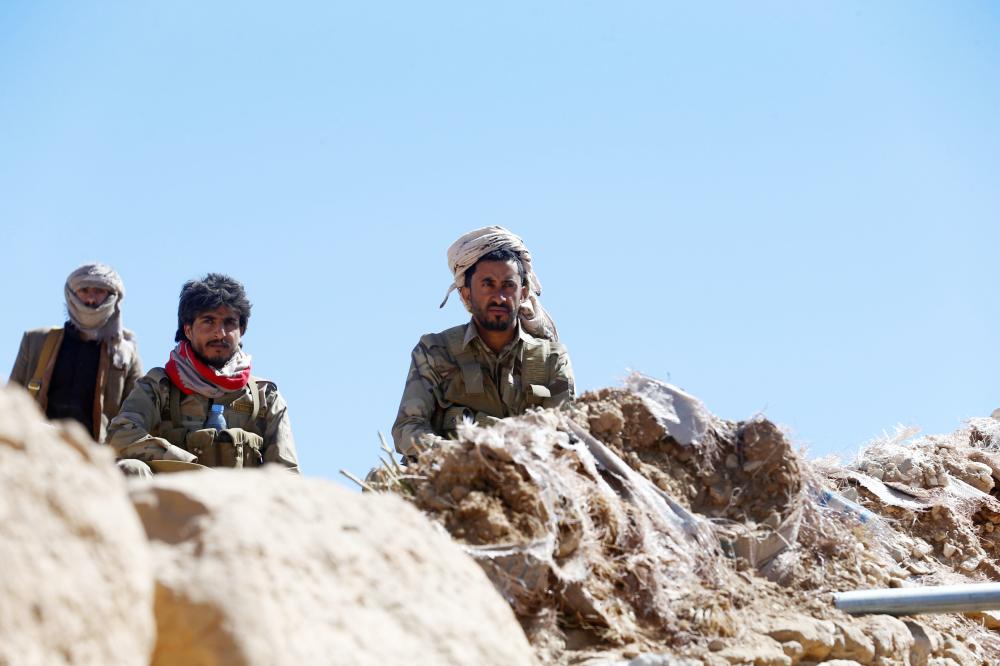 Yemeni soldiers are pictured as they take positions on a mountain on the frontline of fighting with Houthis in Nihem area near Sanaa, Yemen January 27, 2018. REUTERS/Faisal Al Nasser