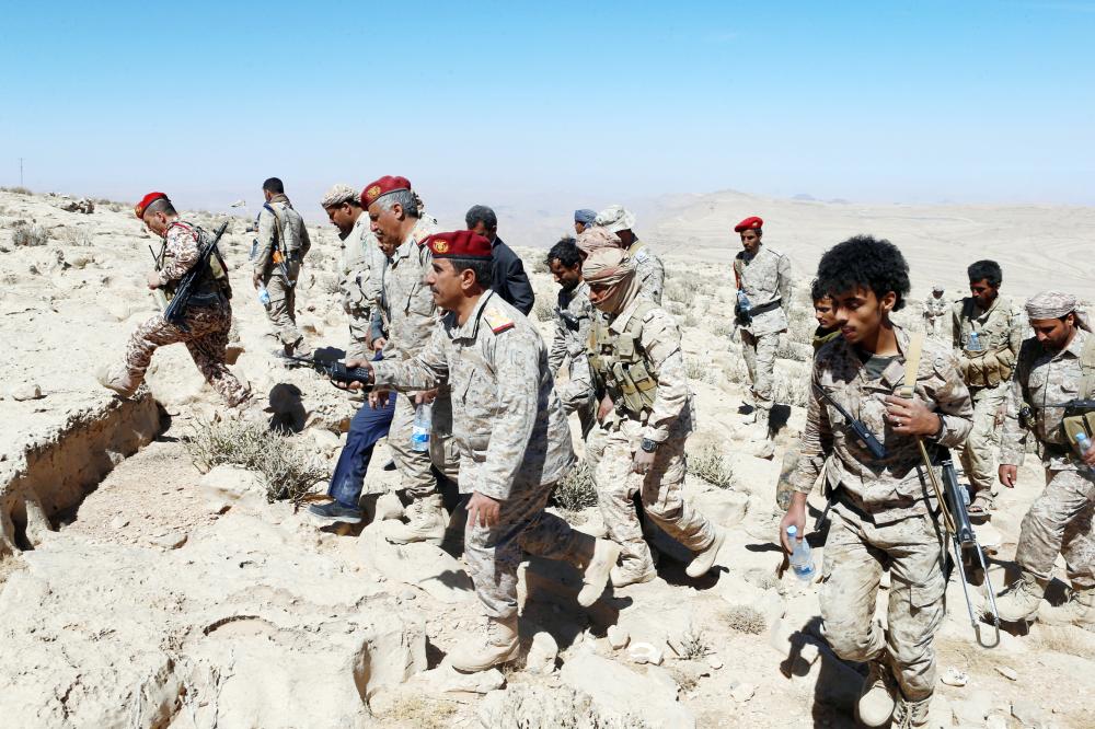 Yemeni soldiers walk on a mountain on the frontline of fighting with Houthis in Nihem area near Sanaa, Yemen January 27, 2018. REUTERS/Faisal Al Nasser