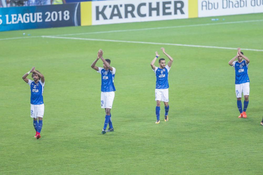 



لاعبو الهلال خلال تحية جماهيرهم عقب نهاية مواجهة العين.