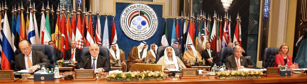 (L-R) World Bank president Jim Yong Kim, Iraqi Prime Minister Haider al-Abadi, Emir of Kuwait Sheikh Sabah al-Ahmad al-Jaber al-Sabah, Secretary general of the United Nations Antonio Guterres and EU High Commissioner Federica Mogherini attend the second day of an international conference for reconstruction of Iraq, in Kuwait City, on February 14, 2018. / AFP / YASSER AL-ZAYYAT
