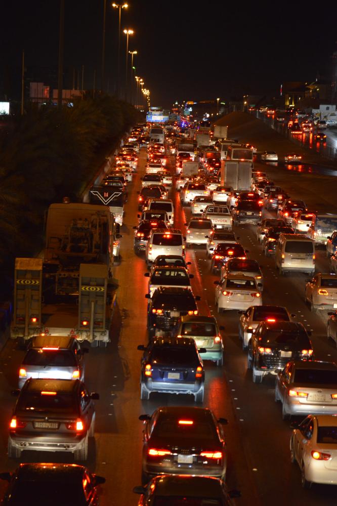 زحام مروري بسبب أمطار العاصمة. (تصوير: عبدالعزيز اليوسف، ماجد الدوسري)