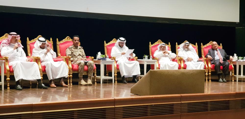 



عدد من المتحدثين في الندوة. (تصوير: ماجد الدوسري)