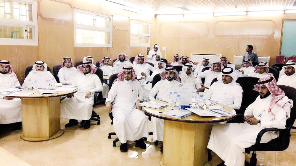 



المشاركون في البرنامج التدريبي «القيادة الإبداعية الإدارية». (عكاظ)