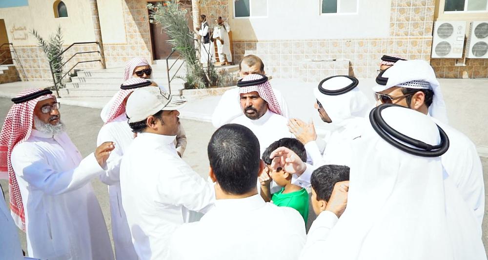 



سكان مخططات شمال شرقي جدة يتحدثون لـ«عكاظ». (تصوير: ياسر جعفر)