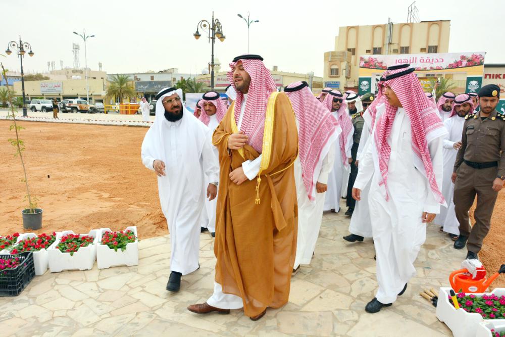 



الأمير فيصل بن خالد يدشن حديقة الزهور في عرعر.