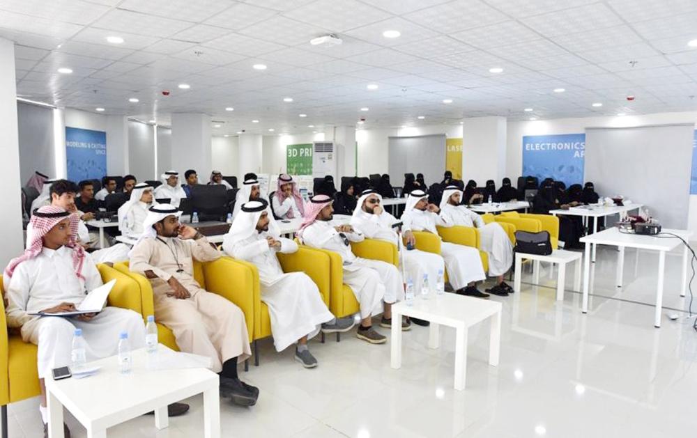 



المشاركون في برنامج سفراء الابتكار الذي احتضنته جامعة جازان. (عكاظ)