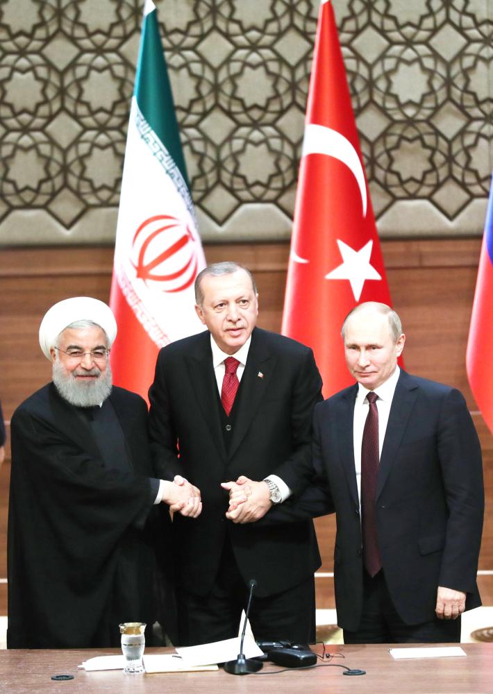بوتين وأردوغان وروحاني عقب قمتهم  في أنقرة أمس. (رويترز)