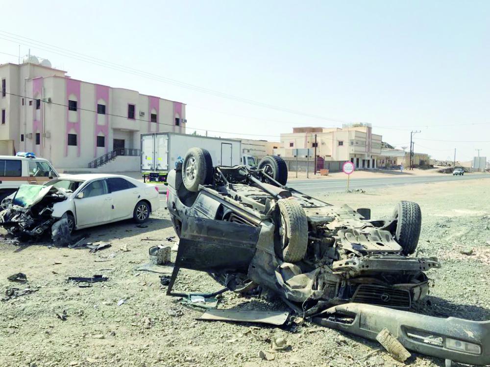 



المركبتان بعد الحادث على طريق بيشة ـ الخميس. (عكاظ)