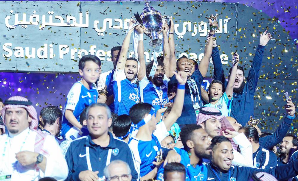 لاعبي الهلال يحتفلون بالبطولة رقم 57