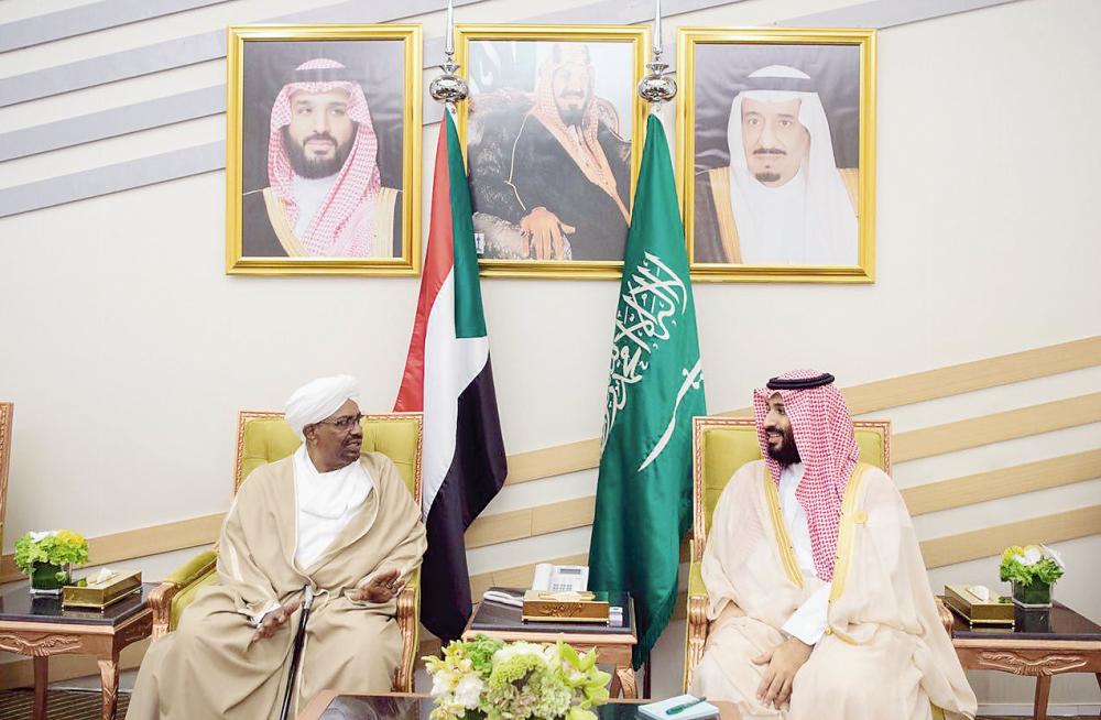 



الأمير محمد بن سلمان مستقبلا الرئيس السوداني عمر البشير أمس في الظهران.