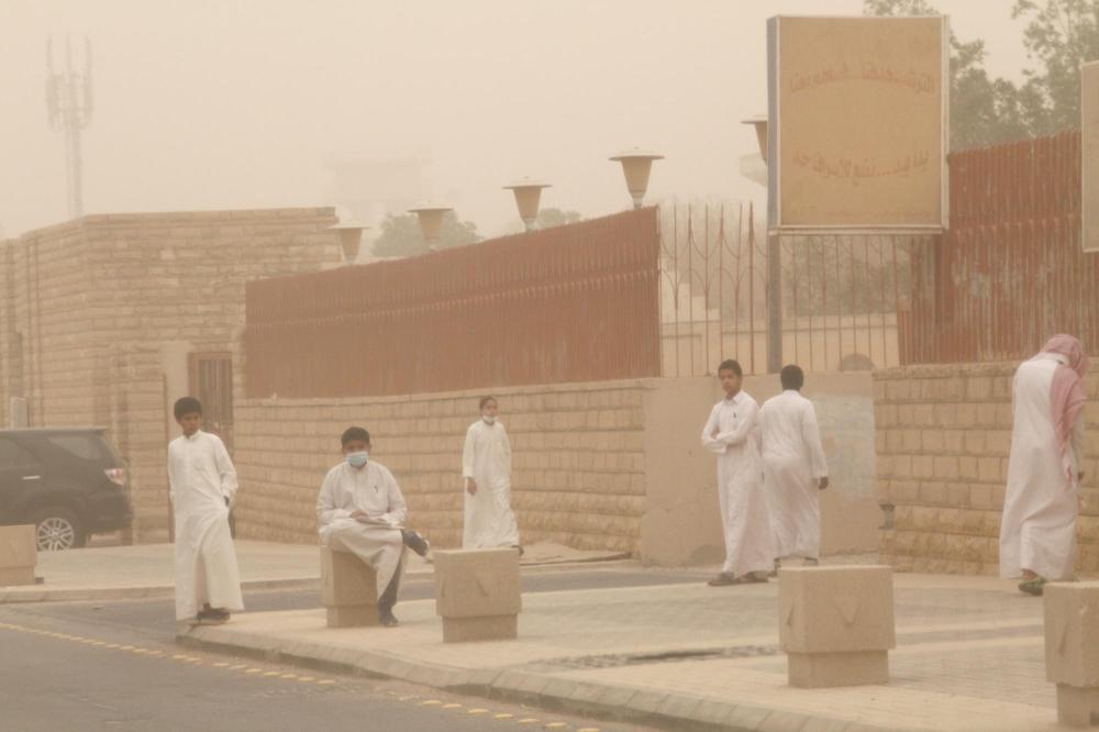 



عدد من الطلاب بعد فراغهم من الاختبارات. (تصوير: عبدالعزيز اليوسف)