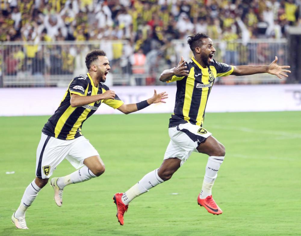 



فرحة لاعبي الاتحاد بكأس الملك.