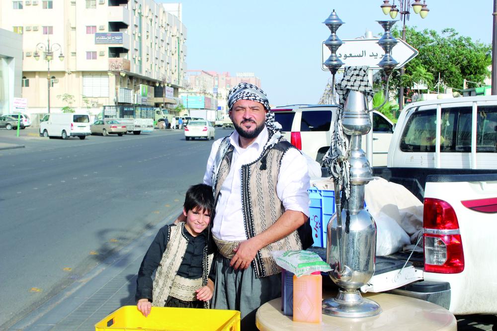 



بائع العرقسوس في أحد شوارع تبوك. (عكاظ)