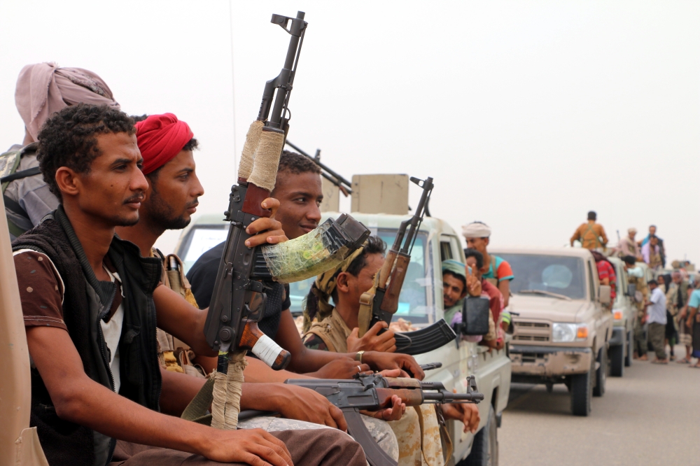 epa06805289 Yemeni forces backed by the Saudi-led coalition take position during an assault on the port city of Hodeidah, on the outskirts of Hodeidah, Yemen, 13 June 2018. According to reports, Yemeni government forces backed by the Saudi-led coalition launched a military offensive to regain control of the Red Sea port-city of Hodeidah acts as an entrance point for Houthi rebel supplies and humanitarian aid.  EPA/NAJEEB ALMAHBOOBI