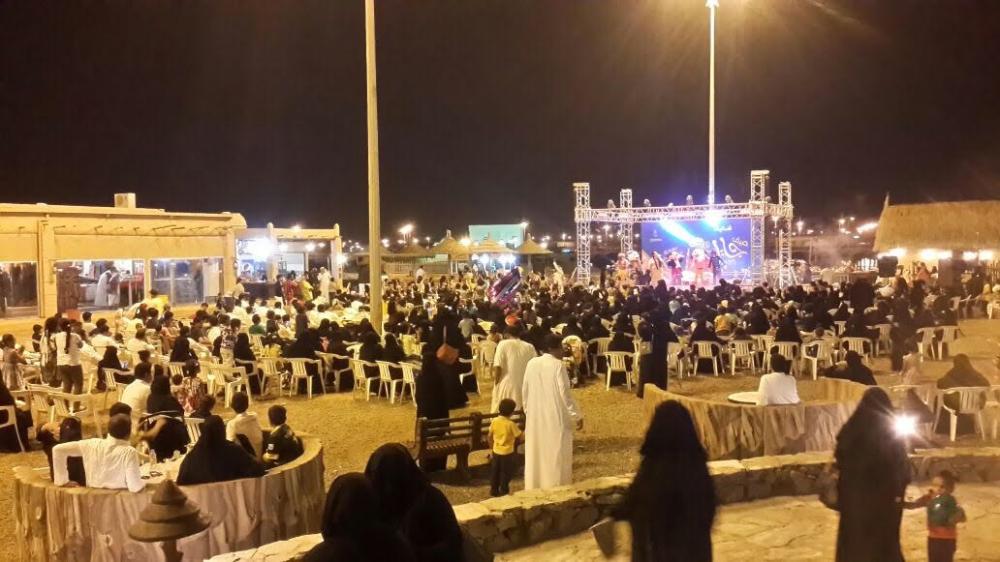 



 زوار مهرجان القرية الشعبية.