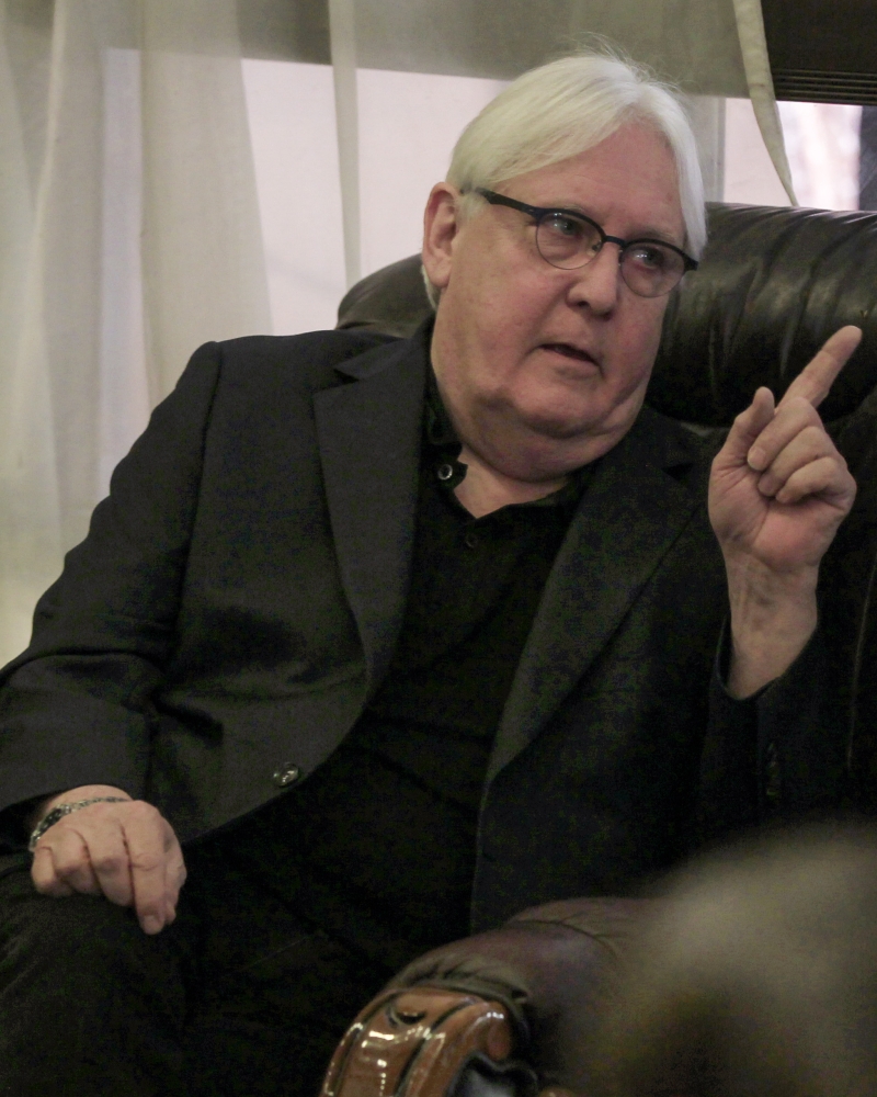 Martin Griffiths, the UN special envoy for Yemen, arrives at Sanaa international airport on June 16, 2018 for talks on the key aid port of Hodeida where Huthi rebel fighters are battling a regional coalition.  / AFP / MOHAMMED HUWAIS
