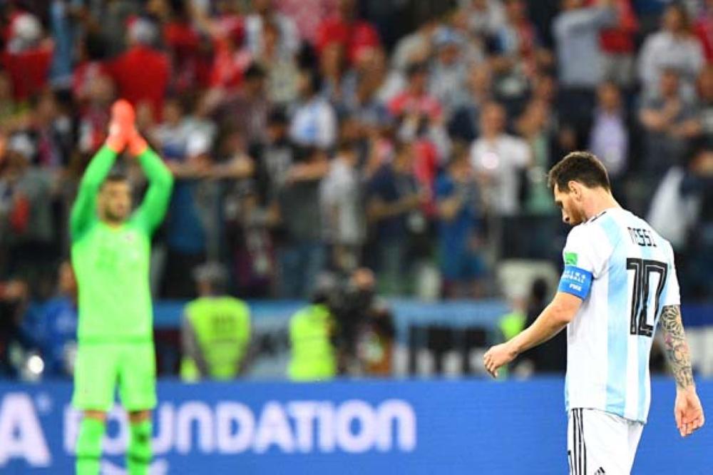 Argentina's forward Lionel Messi reacts after Croatia scored their third goal during the Russia 2018 World Cup Group D football match between Argentina and Croatia at the Nizhny Novgorod Stadium in Nizhny Novgorod on June 21, 2018. RESTRICTED TO EDITORIAL USE - NO MOBILE PUSH ALERTS/DOWNLOADS
 / AFP / Johannes EISELE / RESTRICTED TO EDITORIAL USE - NO MOBILE PUSH ALERTS/DOWNLOADS
