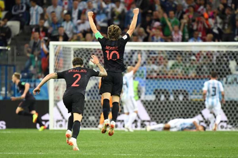 Croatia's midfielder Ivan Rakitic (10) celebrates after scoring their third goal during the Russia 2018 World Cup Group D football match between Argentina and Croatia at the Nizhny Novgorod Stadium in Nizhny Novgorod on June 21, 2018. RESTRICTED TO EDITORIAL USE - NO MOBILE PUSH ALERTS/DOWNLOADS
 / AFP / Dimitar DILKOFF / RESTRICTED TO EDITORIAL USE - NO MOBILE PUSH ALERTS/DOWNLOADS
