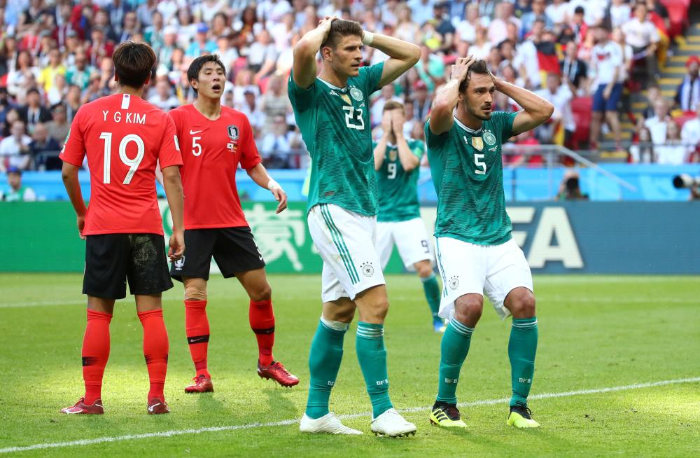 Soccer Football - World Cup - Group F - South Korea vs Germany - Kazan Arena, Kazan, Russia - June 27, 2018   Germany's Mario Gomez and Mats Hummels react after a missed chance   REUTERS/Michael Dalder     TPX IMAGES OF THE DAY