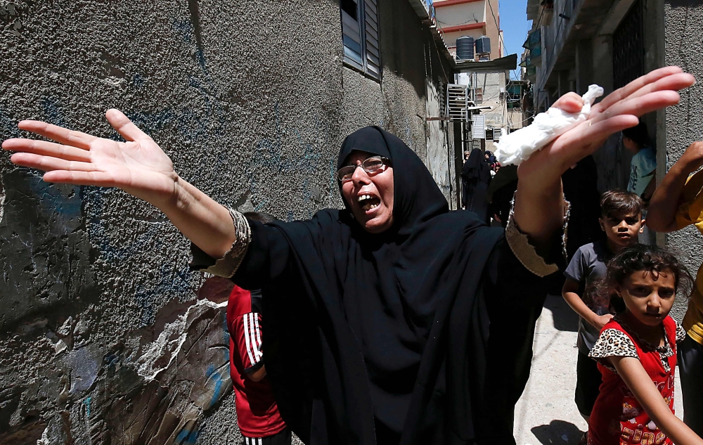 Palestinians mourn over the death of 24-year-old Mohammed al-Hamayda, during his funeral in Rafah in the Southern Gaza Strip on June 30, 2018. Israeli troops shot dead two Palestinians, one in his early teens, in border clashes in the southern Gaza Strip, the Hamas-ruled territory's health ministry said. 24-year-old Mohammed al-Hamayda was fatally wounded in the stomach by Israeli fire in an incident east of Rafah. / AFP / SAID KHATIB
