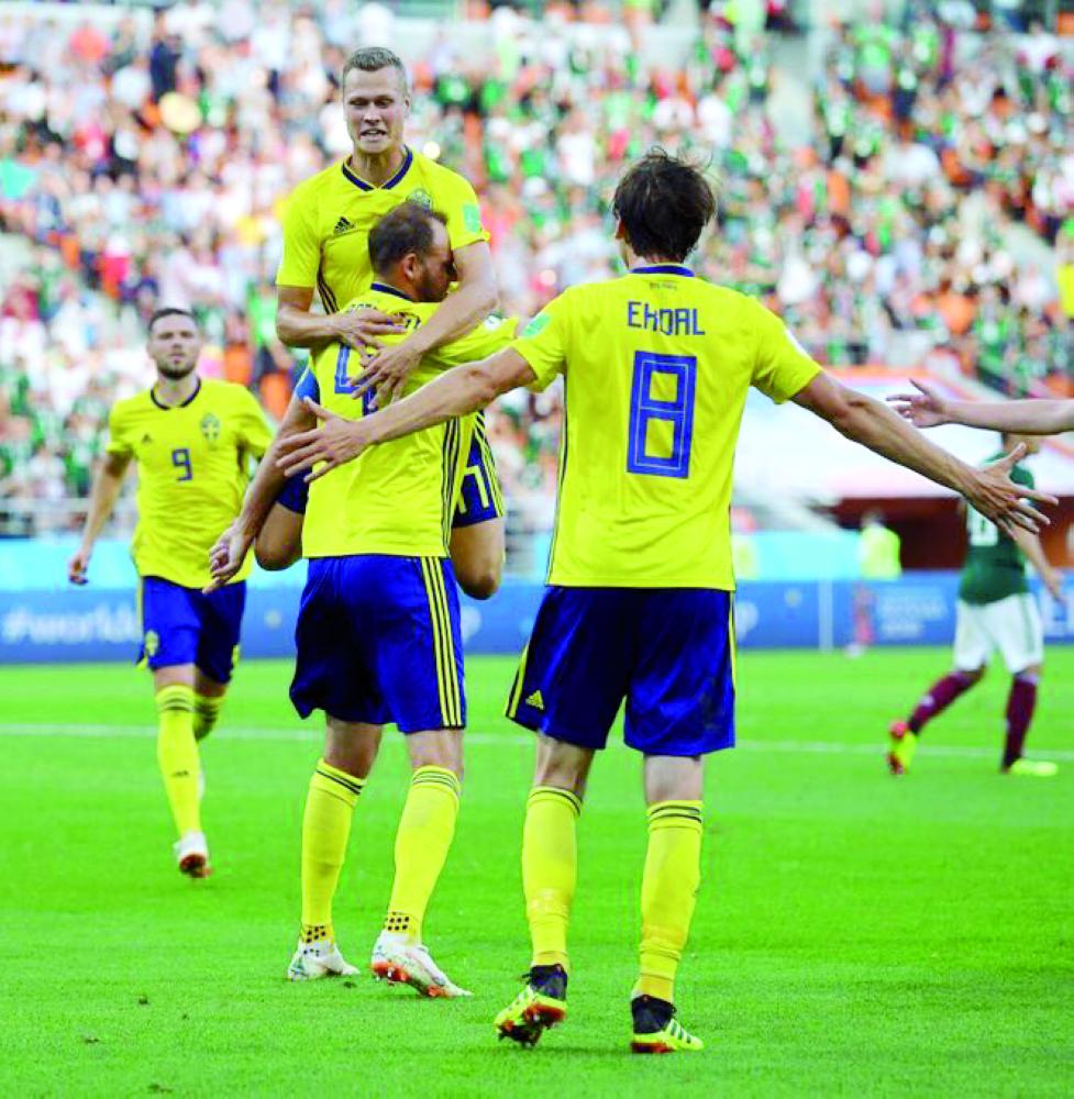 



فرحة سويدية عقب التأهل لدور ثمن النهائي.