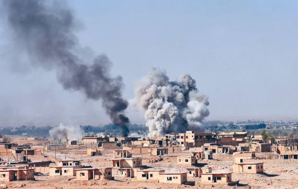 Smoke rises from buildings in the area of Bughayliyah, on the northern outskirts of Deir Ezzor on September 13, 2017, as Syrian forces advance during their ongoing battle against the Islamic State (IS) group.
After breaking an Islamic State group blockade, Syria's army is seeking to encircle the remaining jihadist-held parts of Deir Ezzor city, a military source. / AFP PHOTO / George OURFALIAN