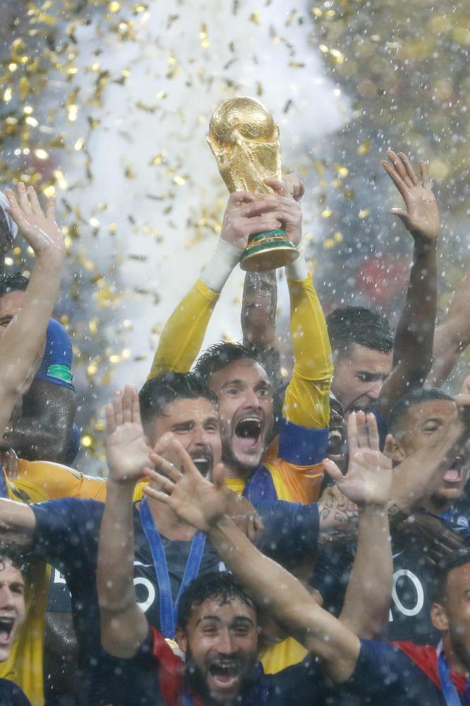 France's players celebrate with the World Cup trophy after the Russia 2018 World Cup final football match between France and Croatia at the Luzhniki Stadium in Moscow on July 15, 2018. RESTRICTED TO EDITORIAL USE - NO MOBILE PUSH ALERTS/DOWNLOADS

 / AFP / Odd ANDERSEN / RESTRICTED TO EDITORIAL USE - NO MOBILE PUSH ALERTS/DOWNLOADS

