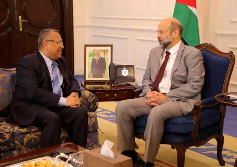 Jordan's Prime Minister Omar Al-Razzaz met here today with Yemen's Prime Minister Ahmed bin Daghr.