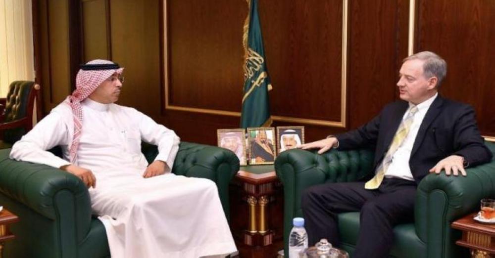 Minister of Media Dr. Awwad bin Saleh Alawwad met at his office in Jeddah today (Thursday) with the Charge d'Affaires of the U.S. Embassy in the Saudi Arabia Christopher Henzel.