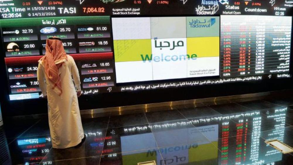 A Saudi investor monitors the stock exchange at the Saudi Stock Exchange, or Tadawul, on December 14, 2016  in the capital Riyadh. / AFP PHOTO / FAYEZ NURELDINE