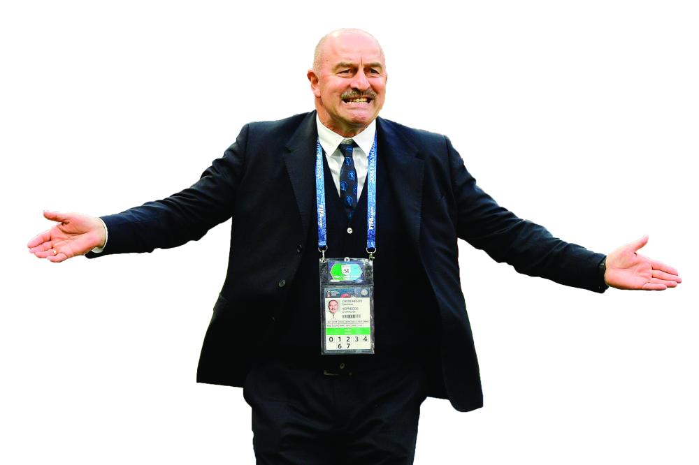 Russia's coach Stanislav Cherchesov gestures from the sideline during the Russia 2018 World Cup round of 16 football match between Spain and Russia at the Luzhniki Stadium in Moscow on July 1, 2018. RESTRICTED TO EDITORIAL USE - NO MOBILE PUSH ALERTS/DOWNLOADS
 / AFP / Juan Mabromata / RESTRICTED TO EDITORIAL USE - NO MOBILE PUSH ALERTS/DOWNLOADS
