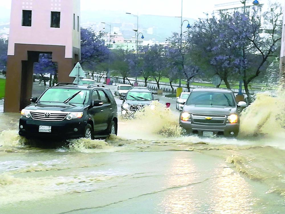 



الشوارع امتلأت بمياه الأمطار.