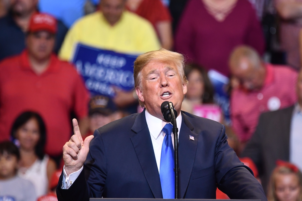 US President Donald Trump speaks at a political rally at Mohegan Sun Arena in Wilkes-Barre, Pennsylvania on August 2, 2018. / AFP / MANDEL NGAN
