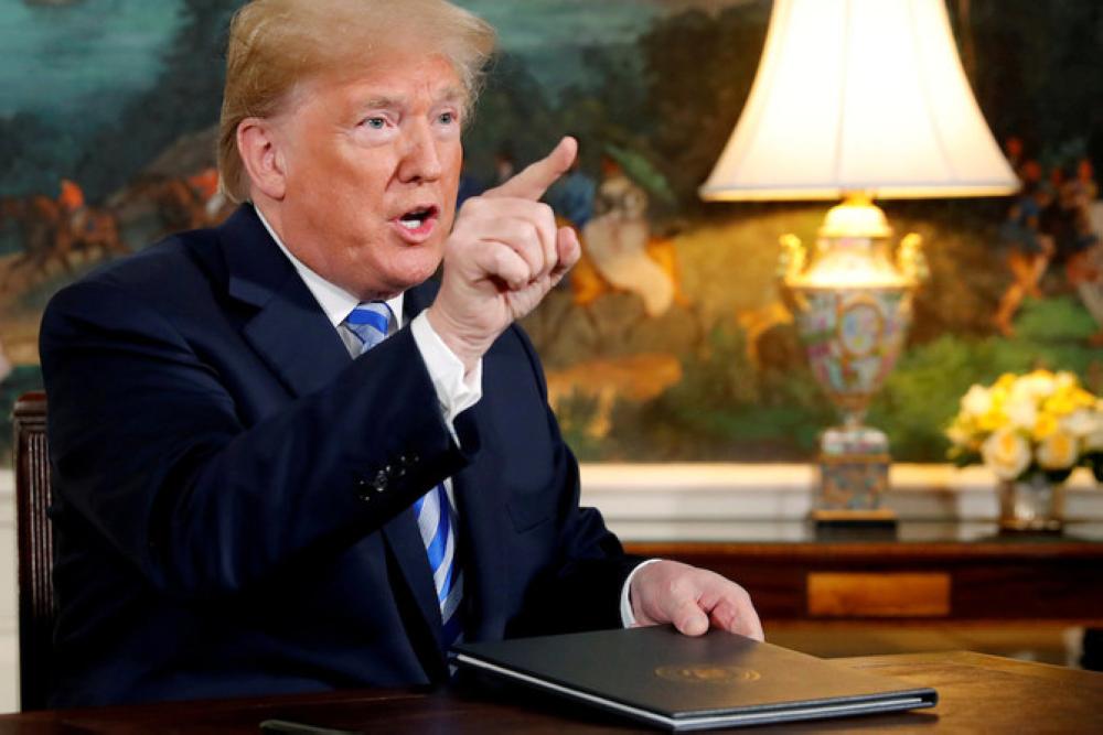 Donald Trump on Monday signed an executive order reimposing a raft of economic sanctions on Iran over the country's nuclear program.