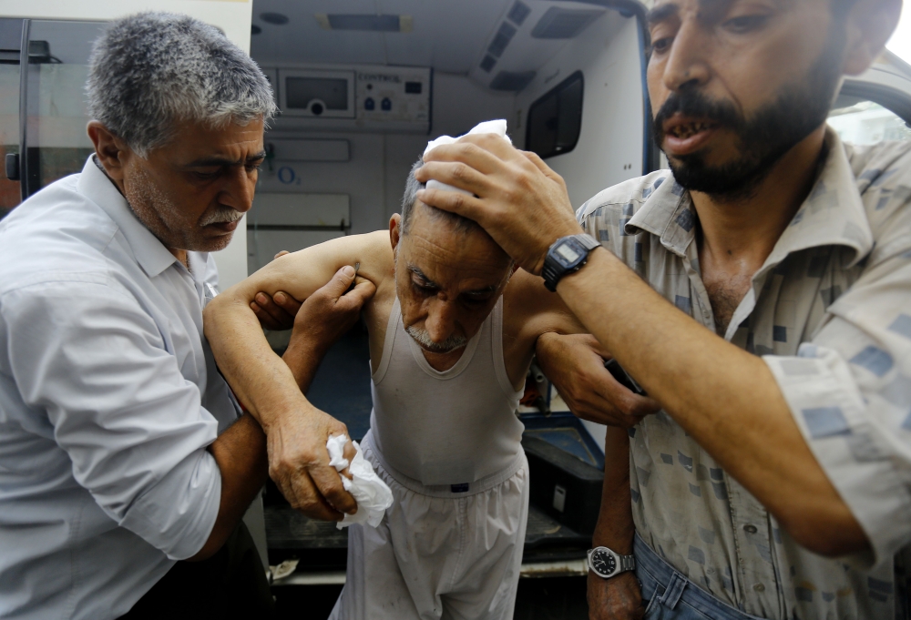 A wounded Palestinian man is brought into al-Shifa hospital on August 9, 2018, following an Israeli air strike on Gaza City. At least 18 Palestinians were wounded as Israel struck a building in central Gaza City, the health ministry in the Palestinian enclave said, after hours of relative calm. The strike hit a building that Palestinians say housed a cultural centre and other offices in the middle of the city, an AFP correspondent said. Israel's military had not commented. / AFP / ANAS BABA
