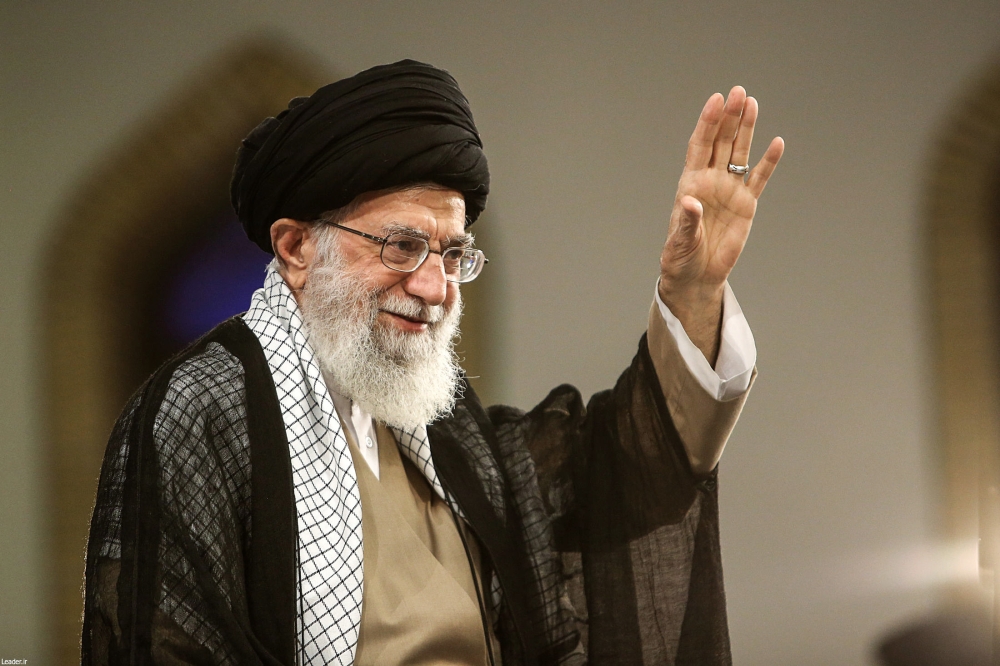 A handout picture provided by the office of Iran's Supreme Leader Ayatollah Ali Khamenei on August 13, 2018 shows him gesturing during a rally in the capital Tehran.  - === RESTRICTED TO EDITORIAL USE - MANDATORY CREDIT 