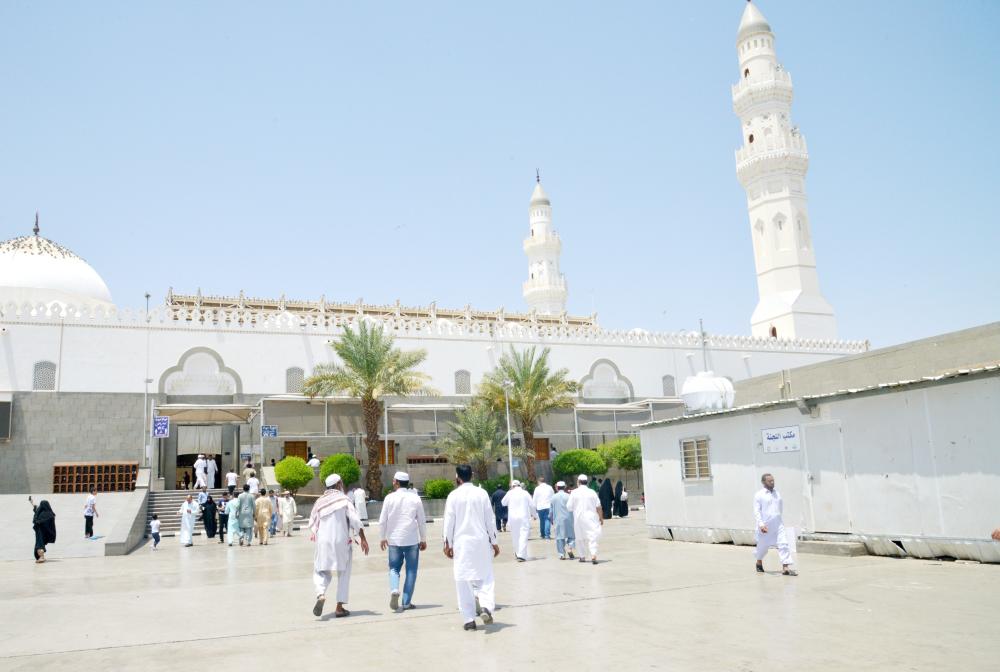 



مسجد قباء يكتظ بزوار الداخل. (تصوير: حسام كريدي)