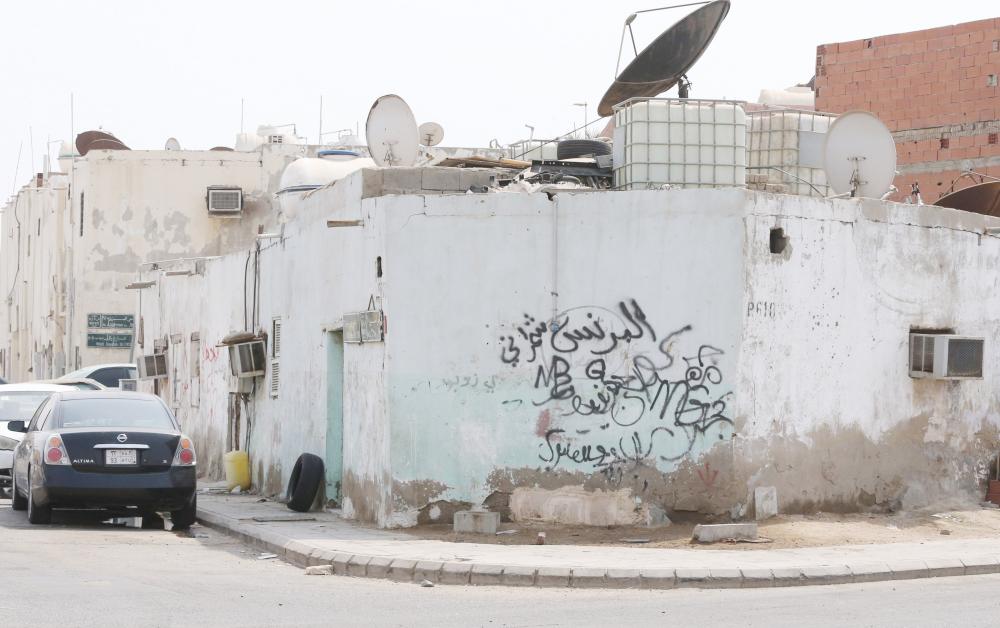 



منظر متكرر في أحياء جدة العشوائية.