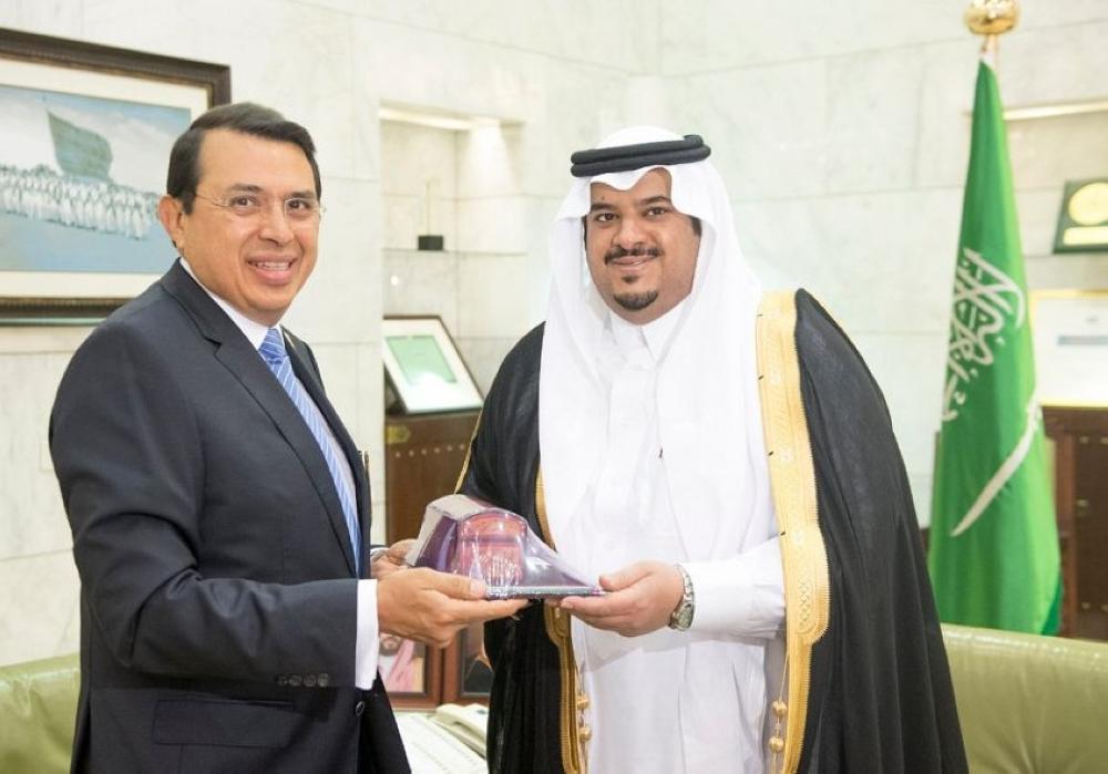 Prince Mohammed bin Abdulrahman bin Abdulaziz, Acting Governor of Riyadh Region, received here today the Ambassador of the Republic of Mexico to the Kingdom of Saudi Arabia Alfredo Miranda.