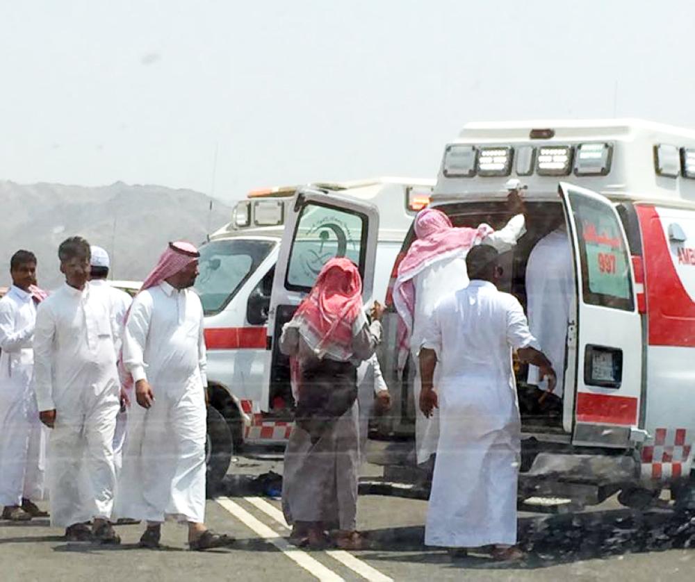 



إسعاف ونقل مصابي الحادثة.