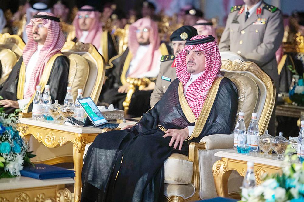



الأمير عبدالعزيز بن سعود خلال حفل التدشين أمس الأول في جدة.