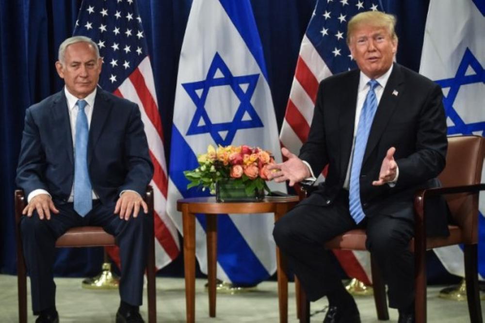 US President Donald Trump (R) meets with Israeli Prime Minister Benjamin Netanyahu on September 26, 2018 in New York on the sidelines of the UN General Assembly. / AFP PHOTO / Nicholas Kamm