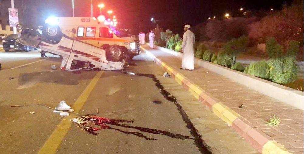 



دماء في حادثة انقلاب ببلجرشي. (عكاظ)